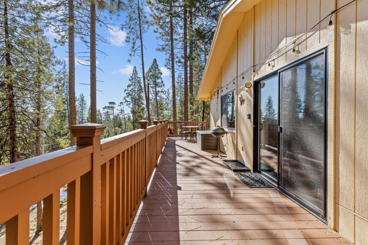 Big Trees, Little Cabin Arnold Bagian luar foto
