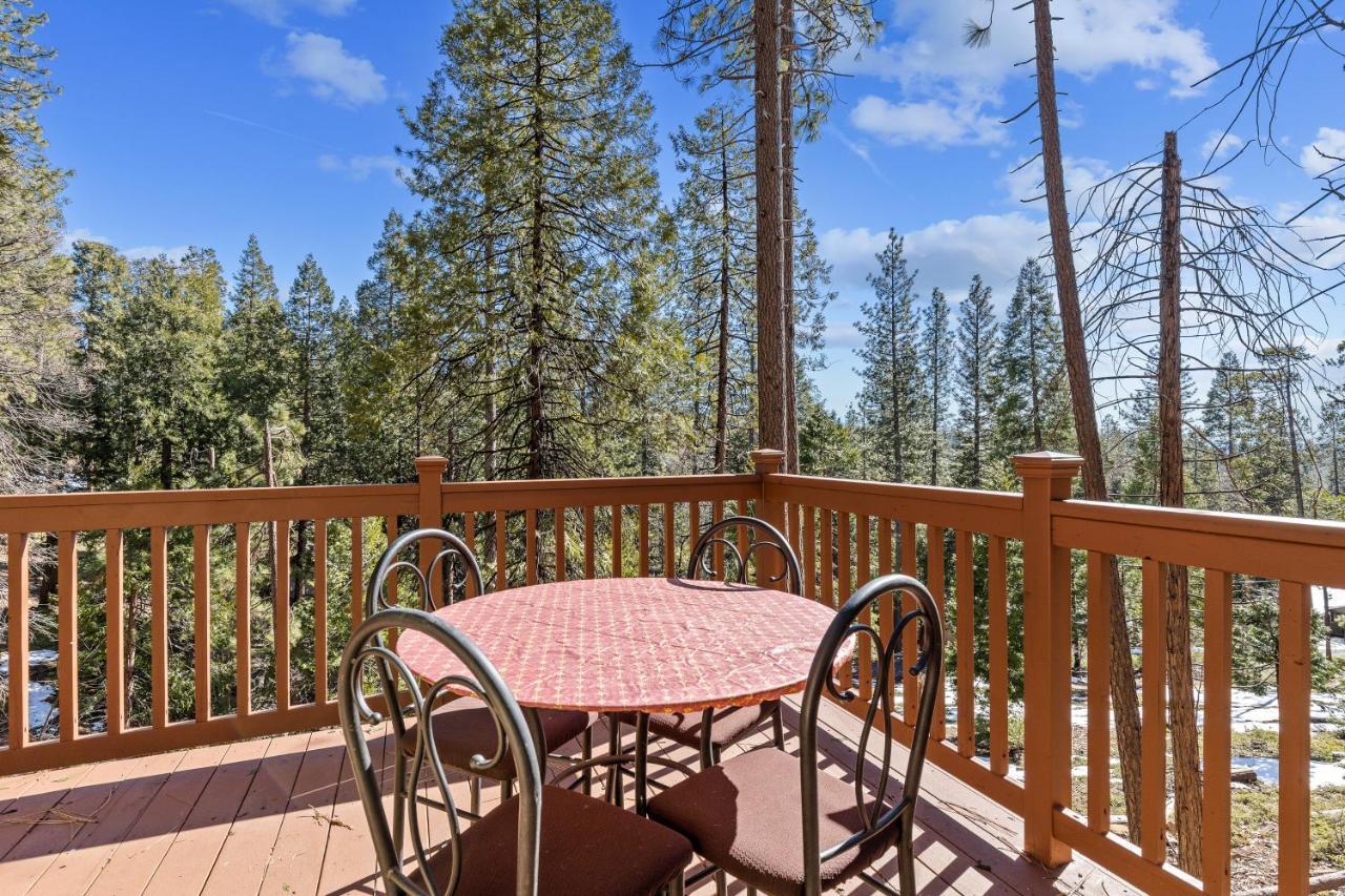 Big Trees, Little Cabin Arnold Bagian luar foto